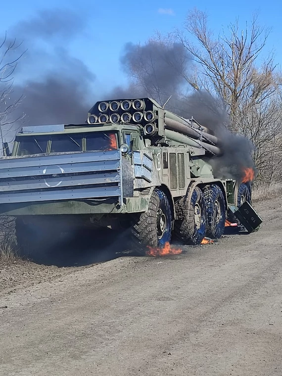 Wyrzutnia rakietowa BM-27 Huragan zniszczona przez ukraińską armię