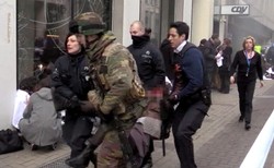 Ataki terrorystyczne w Brukseli. Jest wielu zabitych i rannych. ISIS przyznaje się do zamachów [WIDEO]