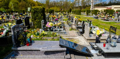 Rozpacz na cmentarzu w Piekarach Śląskich. "Wnuczek powiedział mi w niedzielę rano. Nie spałem całą noc" 