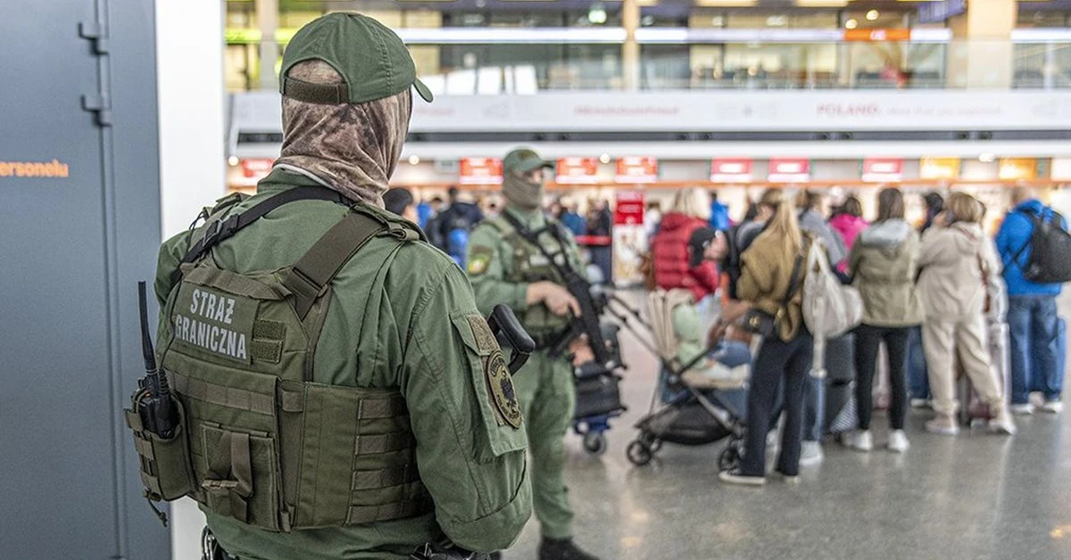 Ukrainka z napisem "bomba" na Lotnisku Chopina. "Żart" nie skończył się dla kobiety dobrze