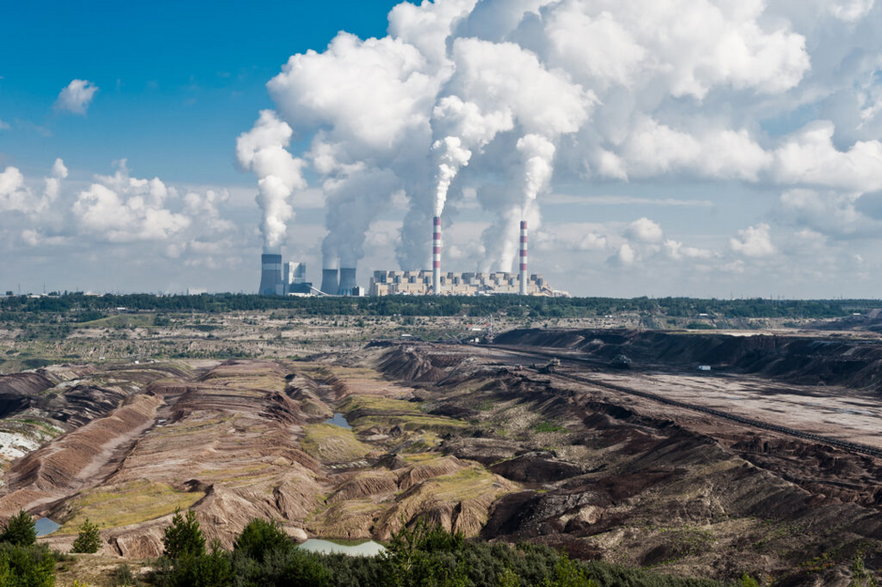 Emisyjność polskiej energetyki sprawia, że elektryki są mniej przyjazne dla klimatu. Zdjęcie Pawel_Brzozowski/Shutterstock