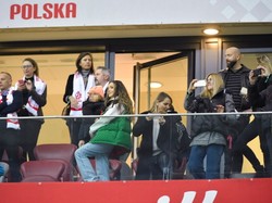 Wszystko, co najmodniejsze (i baaardzo drogie): W takiej stylizacji Marina Szczęsna kibicowała mężowi. FOTO