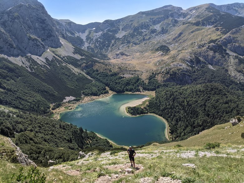 Widok na Trnovacko jezero ze szlaku na Maglić. 