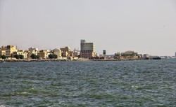 Niezidentyfikowany statek trafiony rakietą u wybrzeży Jemenu