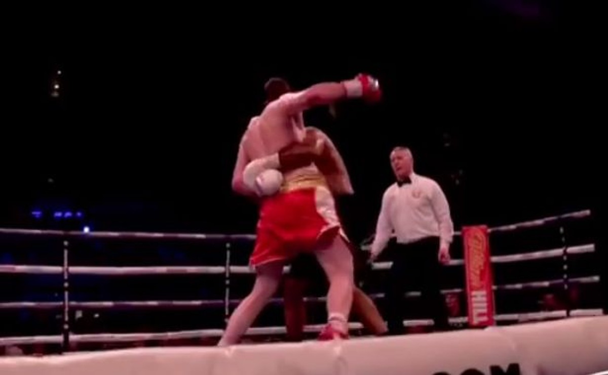 Kash Ali oskarżony o ugryzienie rywala w ringu [WIDEO]