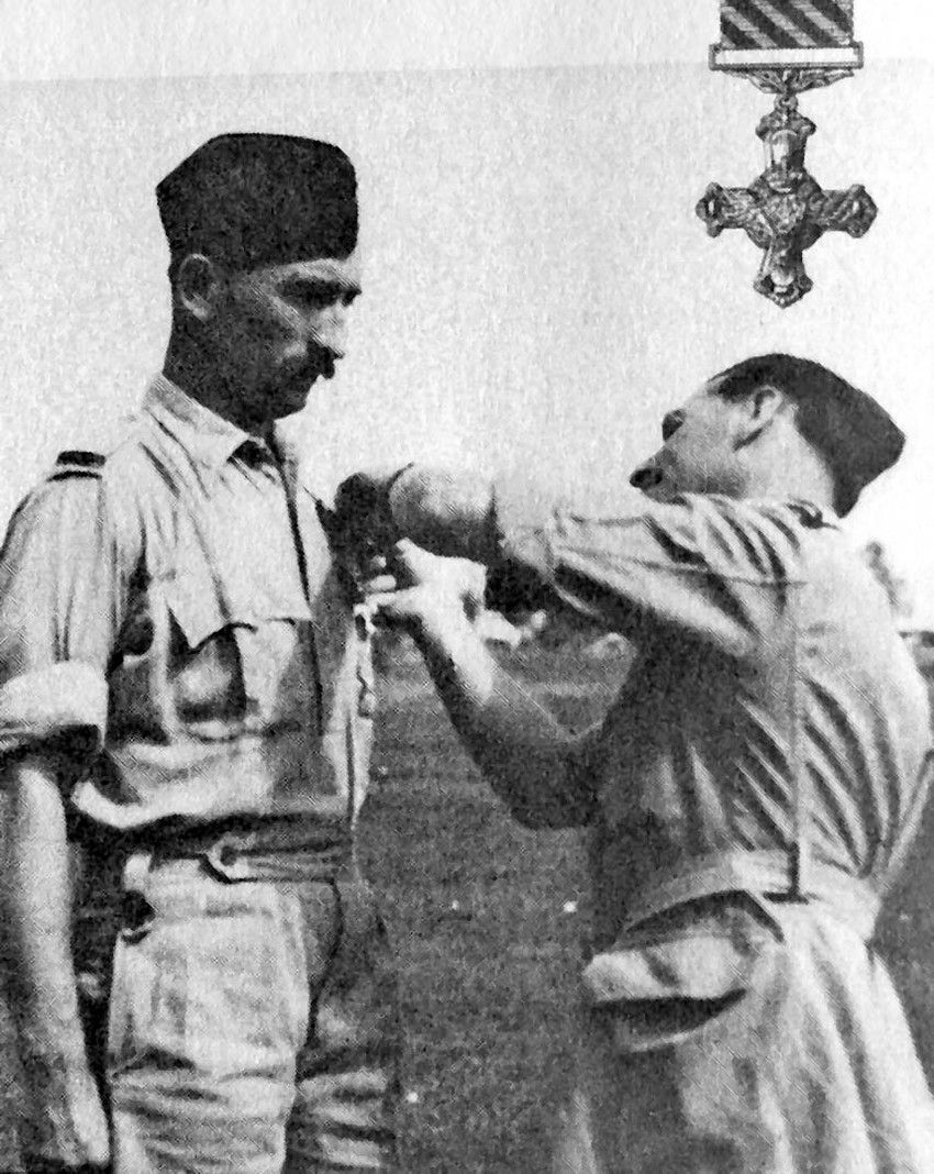 Odmah posle rata odlikovan je Ordenom vazduhoplovnog krsta