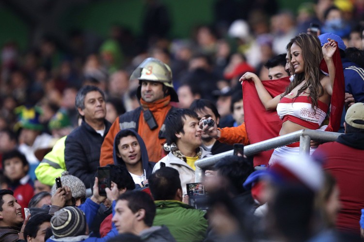 Piękne fanki i szaleni kibice na Copa America