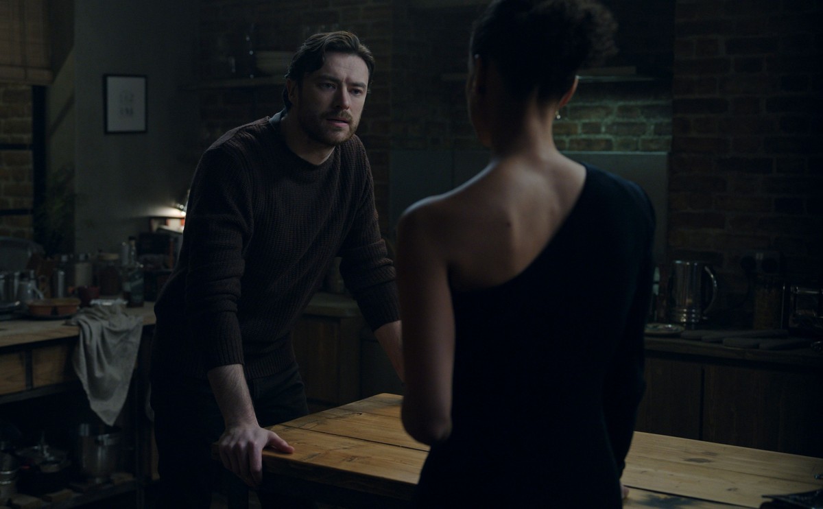 Gavin Drea i Gugu Mbatha-Raw w drugim sezonie serialu "Spod powierzchni"