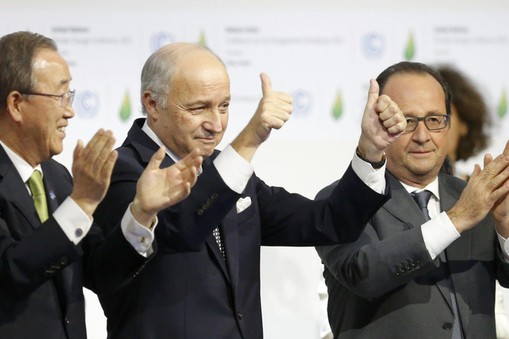 French President Francois Hollande and UN Secretary-General Ban Ki-moon react during the final plena