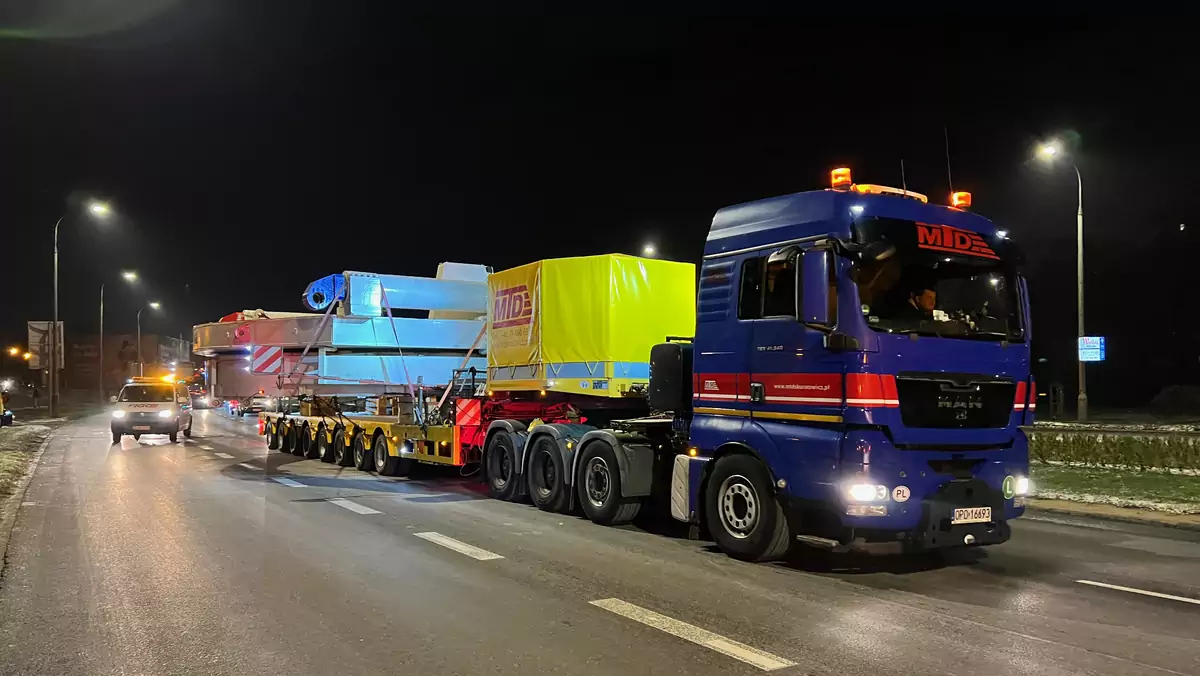 Transport gigantycznej maszyny TBM w Warszawie