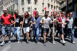 Gigantyczny strajk paraliżuje Grecję. Kraj mówi "nie" niższym emeryturom i wyższym podatkom