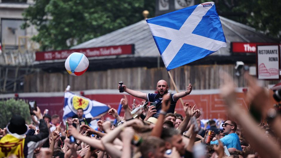 Szkoccy fani świętują porażkę Anglików