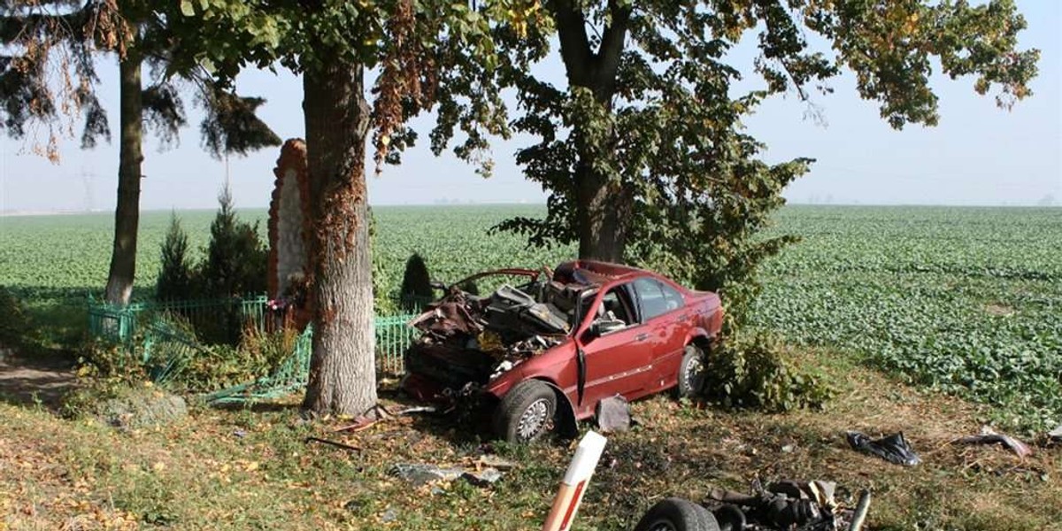 Rozbili się na kapliczce! Nie żyją