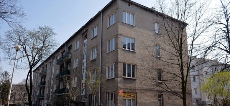 "Fakt": Urzędnicy wydający decyzje ws. zwrotu kamienic brali sowite nagrody od Gronkiewicz-Waltz