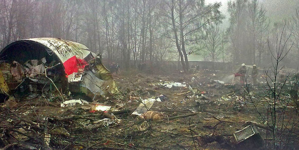 W Smoleńsku, na drodze prowadzącej do miejsca katastrofy samolotu prezydenckiego Tu-154M, znajduje się obecnie ogrodzenie. Są tam także tablice informujące o tym, że w III kwartale br. rozpoczną się prace związane z budową gazociągu.