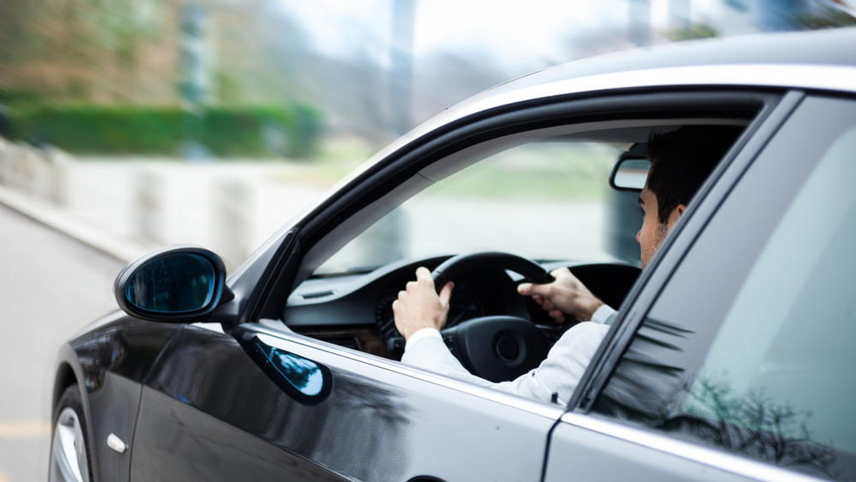 Ruszył serwis wolneauto.pl, oferujący zainteresowanym wynajem auta przez internet od prywatnych właścicieli, informuje "Puls Biznesu". Z oferty można na razie skorzystać w Warszawie, Krakowie, Wrocławiu, Poznaniu, Trójmieście, Białymstoku i Łodzi.