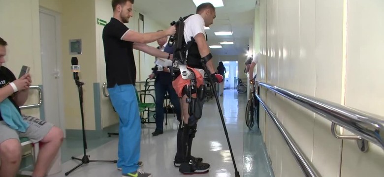 Postępy w rehabilitacji Tomasza Golloba. Chodził za pomocą egzoszkieletu