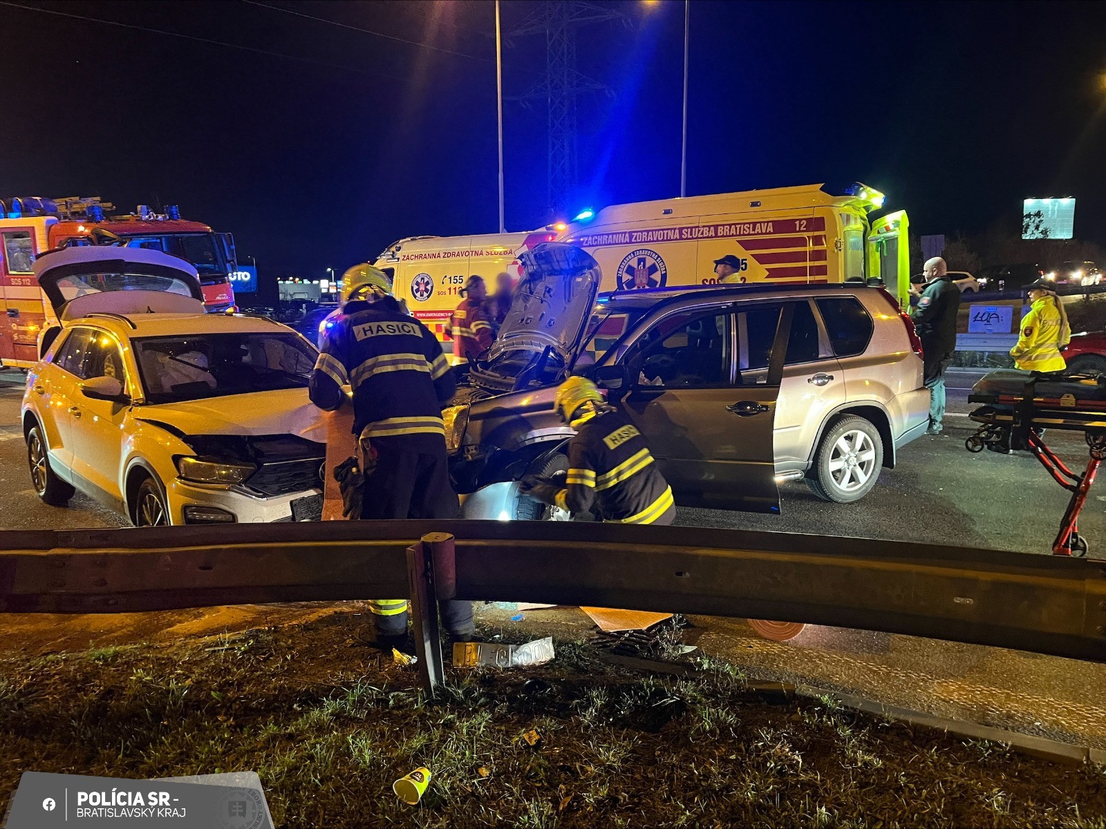 Zrážka dvoch áut v Bratislave si vyžiadala štyroch zranených.