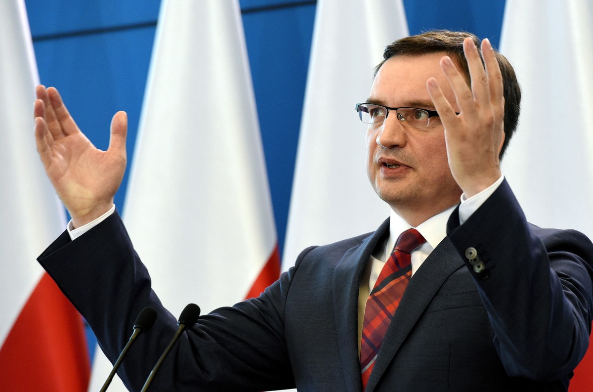 Minister sprawiedliwości, prokurator generalny Zbigniew Ziobro podczas konferencji prasowej w KPRM.