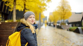 Prognoza pogody i poradnik ubioru dla uczniów na 12 listopada 2025. Jak się ubrać w środę?