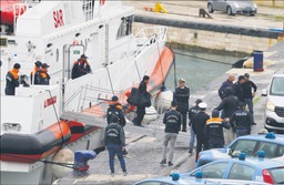 Włochom nie udało się relokować migrantów do Albanii