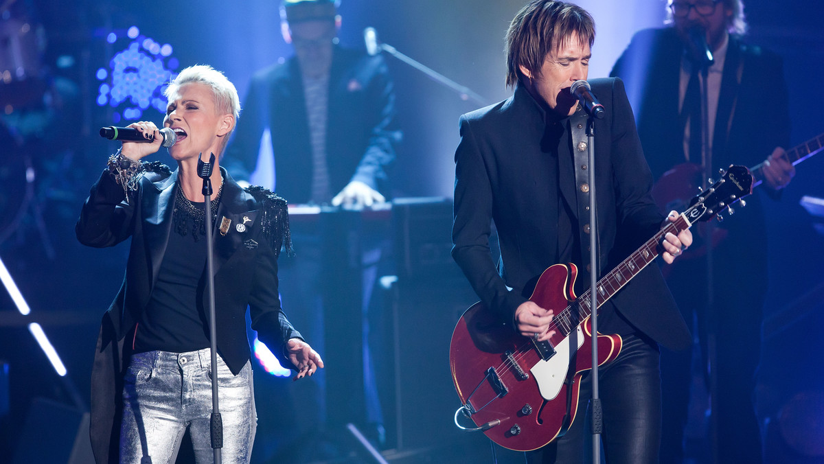 Popularny duet Roxette powrócił z nową płytą i trasą koncertową. Album został nagrany po zwycięstwie wokalistki grupy Marie Fredriksson z ciężką chorobą, która przekreśliła istnienie zespołu na wiele lat. "Dobrze, że wrócili. W szkole popowo-rockowej muzyki Roxette są kompetentną kadrą zarządzającą" - napisał o nowym albumie grupy nasz recenzent. Polscy fani będą mogli zobaczyć grupę w niedzielę, 19 czerwca na warszawskim Torwarze. Biletów już brak! Przeczytajcie, co powiedział nam przed tym koncertem, Per Gessle.