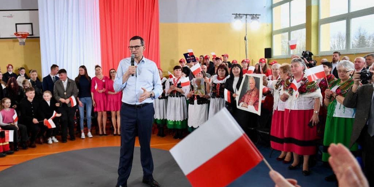 Premier Mateusz Morawiecki w Jaśle dał nadzieję na wcześniejsze emerytury dla kolejnych grup zawodowych. 