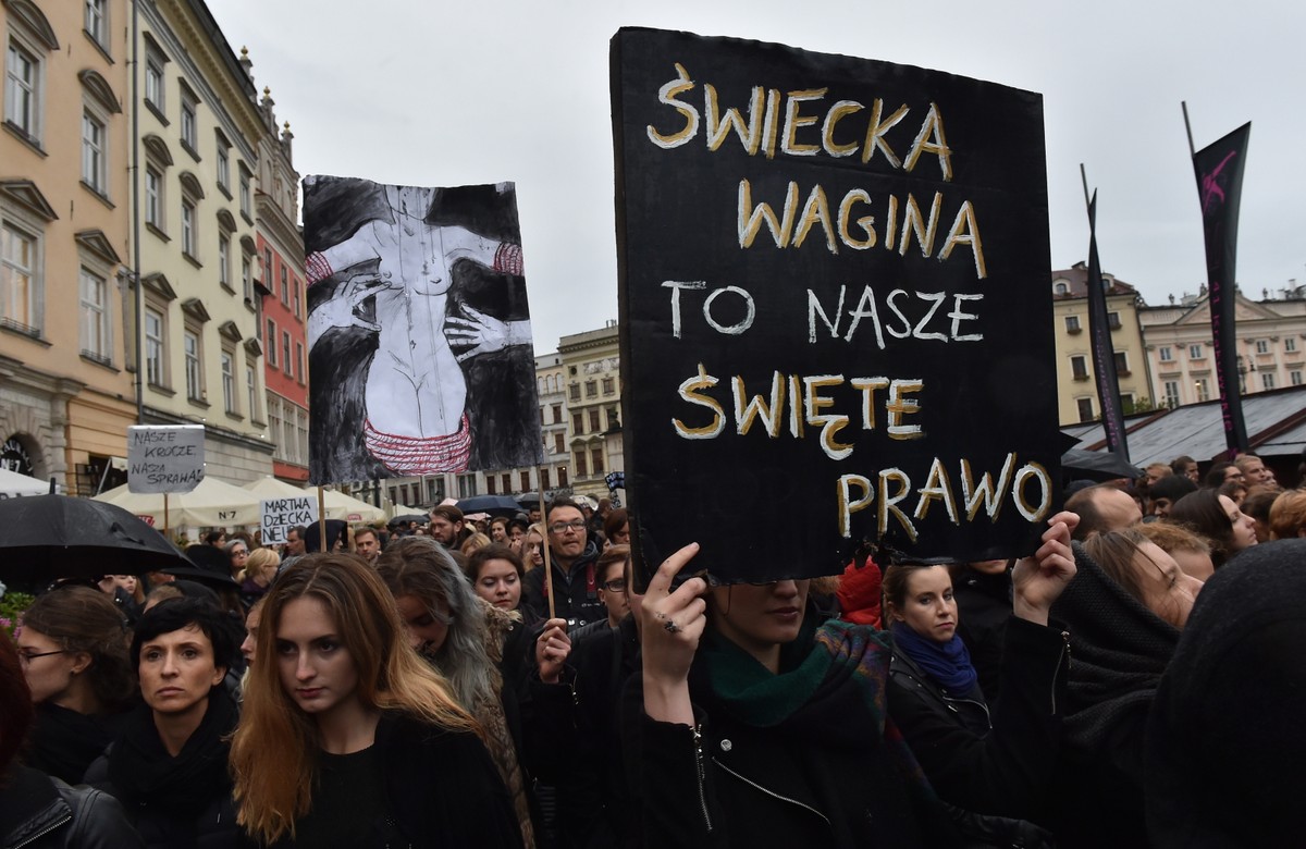 Jakich haseł używały protestujące kobiety?