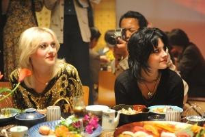 Dakota Fanning i Kristen Stewart w filmie &quot;The Runaways&quot;