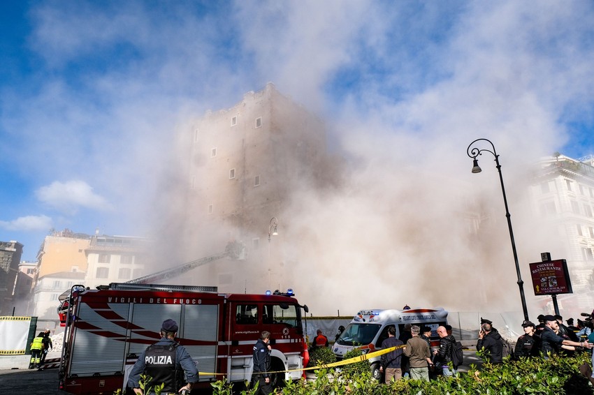 Urušila se kula u Rimu kod Koloseuma