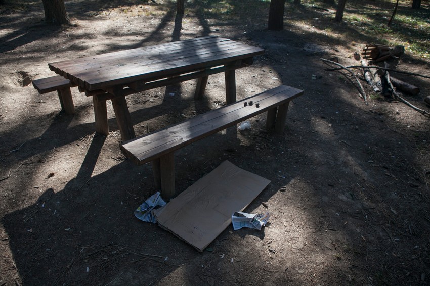 Ovu klupu u Miljakovačkoj šumi građani su danas izbegavali