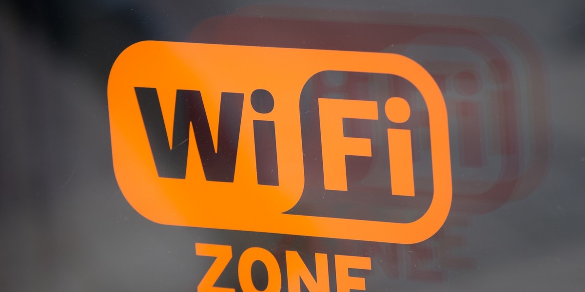 Kraje UE przyjęły program darmowych stref WiFi w przestrzeni publicznej