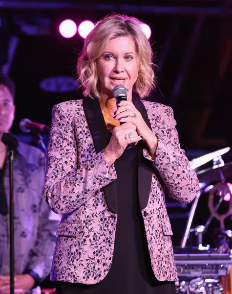 Olivia Newton-John bierze udział w kampanii przeciwko rakowi piersi, 2016 / Gabe Ginsberg / GettyImages 