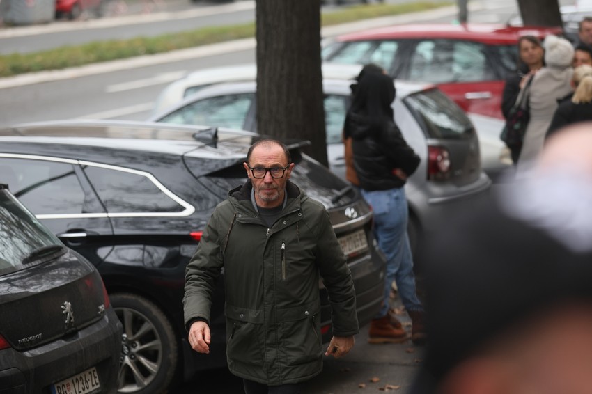 Anđelko Aćimović, otac stradale Angeline u "Ribnikaru", odšao je da pruži podršku porodicama žrtava u Malom Orašju i Duboni