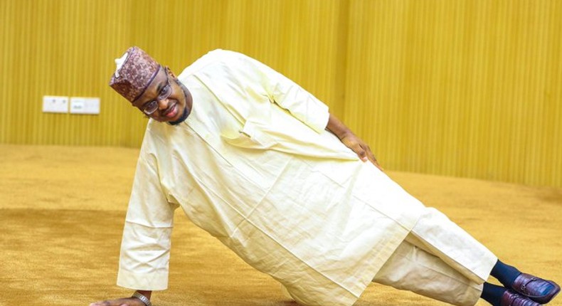 Minister of Communications and Digital Economy, @DrIsaPantami demonstrating to management Staff of the Ministry some exercise tips during the ongoing 2-day retreat (Twitter: @FMOCDENigeria)