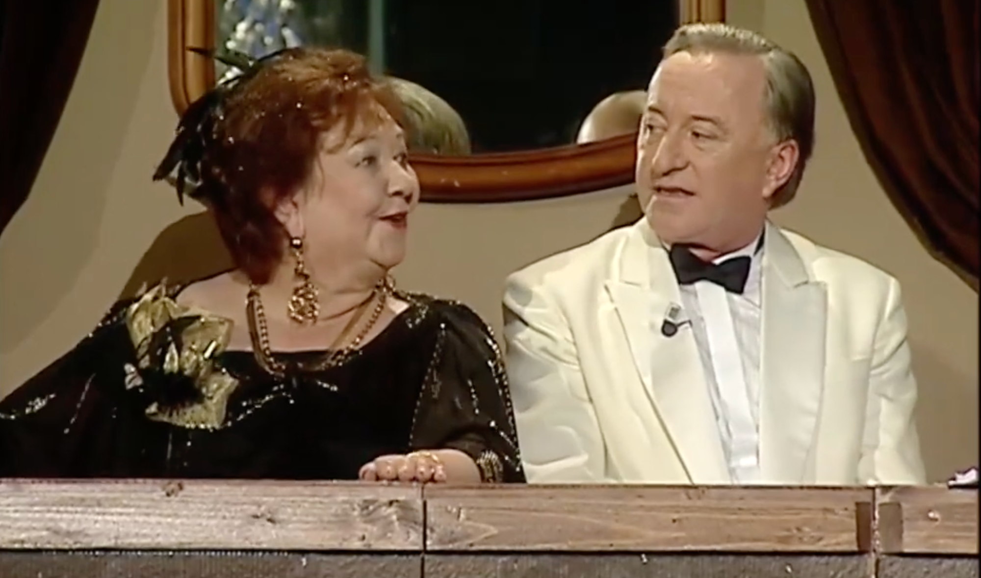 Česká herečka Jaroslava Hanušová s Jiřím Lábusom v programe Možno príde aj kúzelník. 