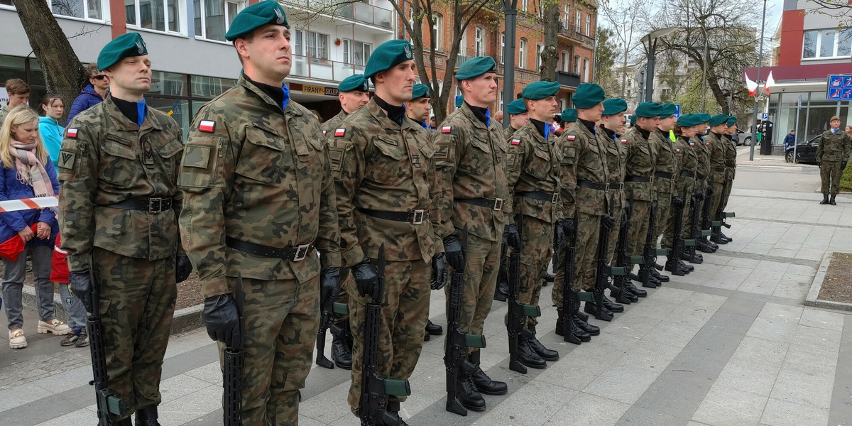Żołnierze podczas obchodów Święta Konstytucji 3 maja