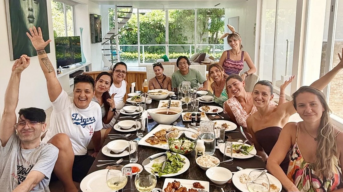 USKRS NA BALIJU, A NA STOLU NEMA ČEGA NEMA Marija Šerifović sa porodicom i Jovanom Pajić uživa za praznik: Slika sa sinom Mariom topi i najtvrđa srca