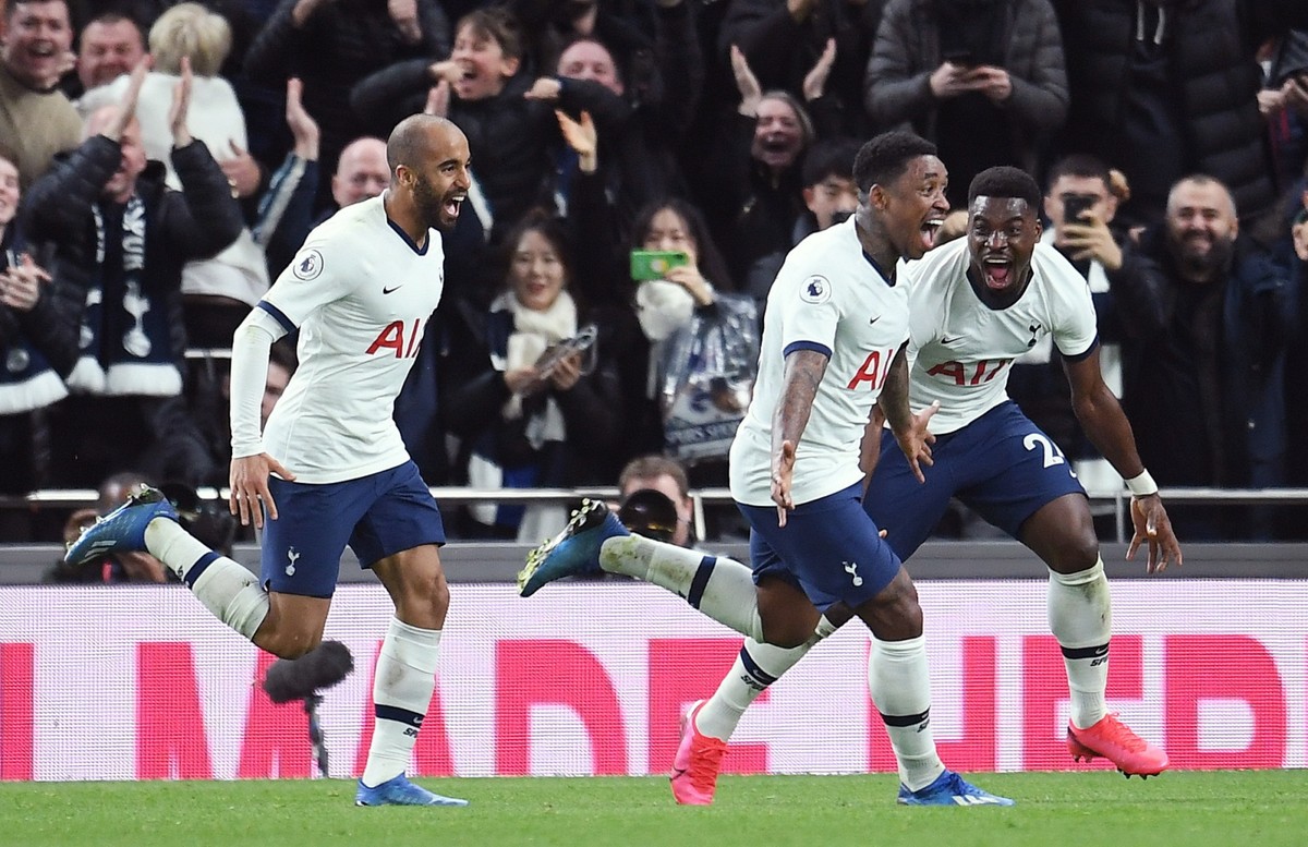 Piłkarze z Tottenhamu cieszą się po zdobyciu bramki