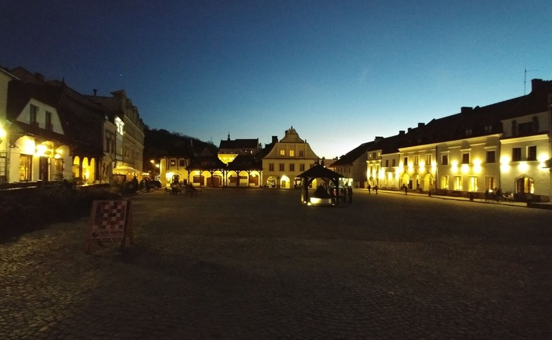 Rynek w Kazimierzu Dolnym wieczorem