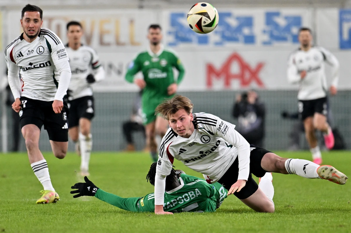 Legia tragedia! Barcia, Ziółkowski i Kovacevic zagrali katastrofalnie. Feio wyrzucony na trybuny