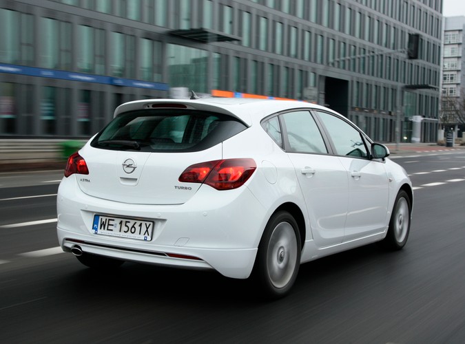 Do redakcji trafiła biała rakieta Opla z turbodoładowanym benzynowym silnikiem 1.4. Oto jak wygląda 140 KM z Gliwic w akcji...