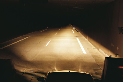 Test świateł 21 samochodów. Sprawdzamy który najlepiej oświetla drogę