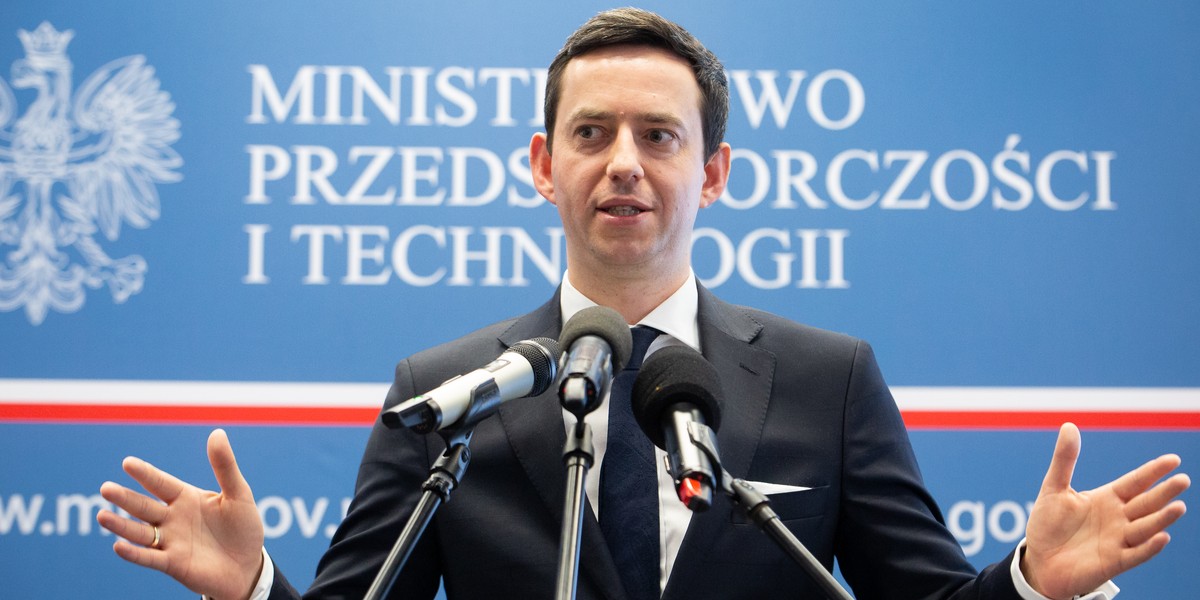 Wiceminister przedsiebiorczosci i technologii, Marcin Ociepa komentował 11 marca decyzję resortu o rozpoczęciu partnerstwa z firmą ABB.