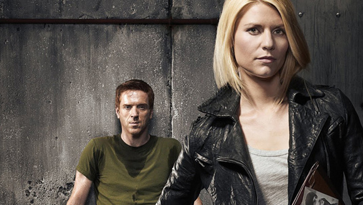 Producenci ujawnili zarys fabuły trzeciego sezonu serialu "Homeland". Akcja skoncentruje się na poszukiwaniach najbardziej niebezpiecznego terrorysty świata - Nicholasa Brody'ego (Damian Lewis). Carrie (Claire Danes) i Saul (Mandy Patinkin) zaczną układać na nowo swoje życia zawodowe i osobiste, ale wciągnie ich wir wydarzeń dotyczących zamachu bombowego i polowania na byłego bohatera, teraz wroga.