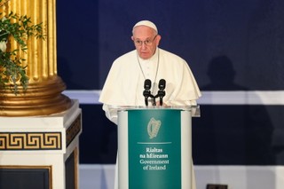 Franciszek w Irlandii: Podzielam zgorszenie i oburzenie z powodu pedofilii