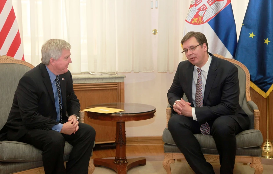 Čestitku Vučiću uručio je Kajl Skot, ambasador SAD u Beogradu