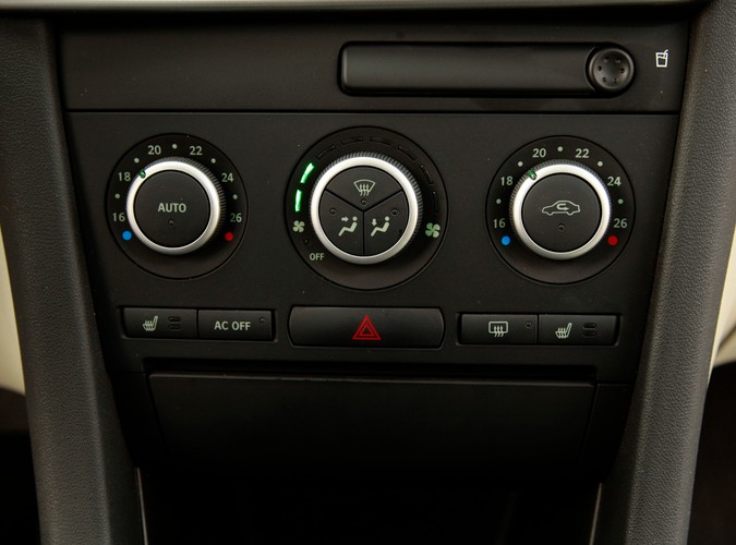 Saab 9-3X - szwedzka stal gotowa do przygody. Dzielnie zwalczy dziki teren, choć woli asfaltowe bulwary. Mogą być dziurawe jak sito - czyli idealnie sprawdza się na polskich drogach...