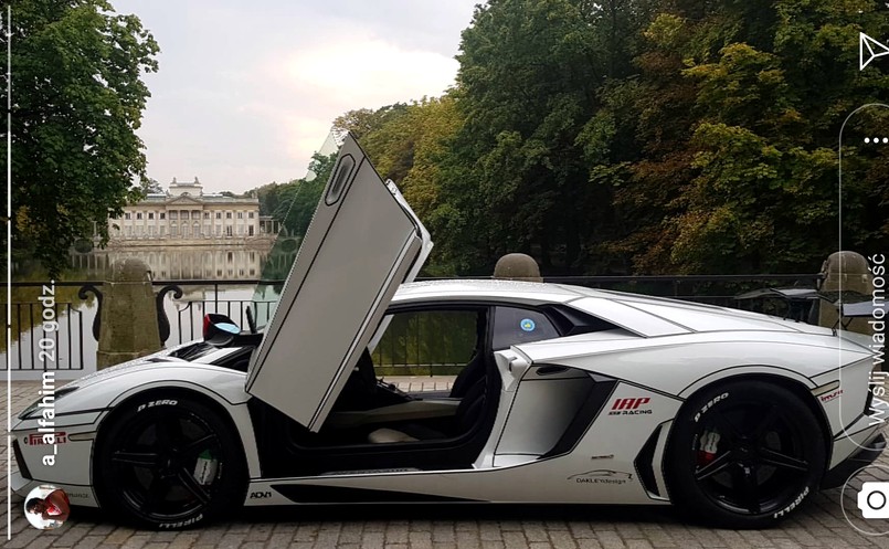 Słynne Lamborghini na tle Łazienek Królewskich