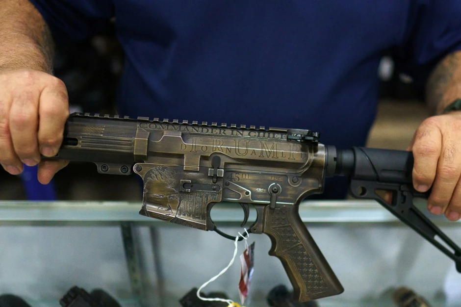 Puška sa likom Donalda Trampa na festivalu u Griliju u Pensilvaniji u oktobru 2023.